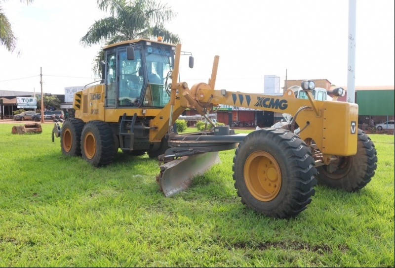 Noticia governo-de-confresa-recebe-3-novas-maquinas-para-execucao-de-obras-publicas