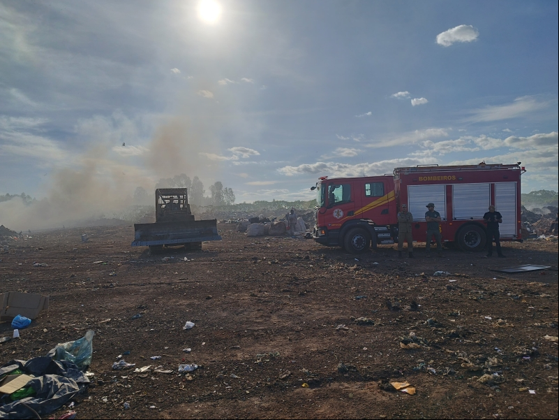 Noticia acao-conjunta-combate-queimadas-no-lixao-municipal-de-confresa