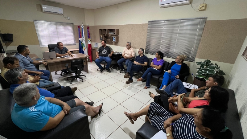 Noticia reuniao-sobre-educacao-em-confresa-secretario-e-vereadores-apresentam-planos-e