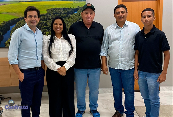 Prefeito e vice de...